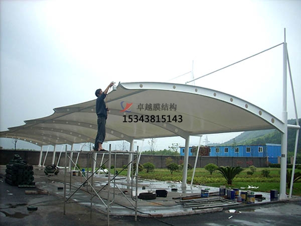 吉隆膜結(jié)構停車棚【遮陽棚廠家】